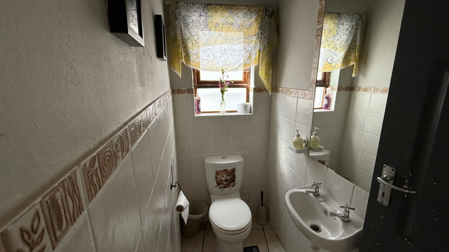 4 Bedroom Property for Sale in Stilbaai Oos Western Cape